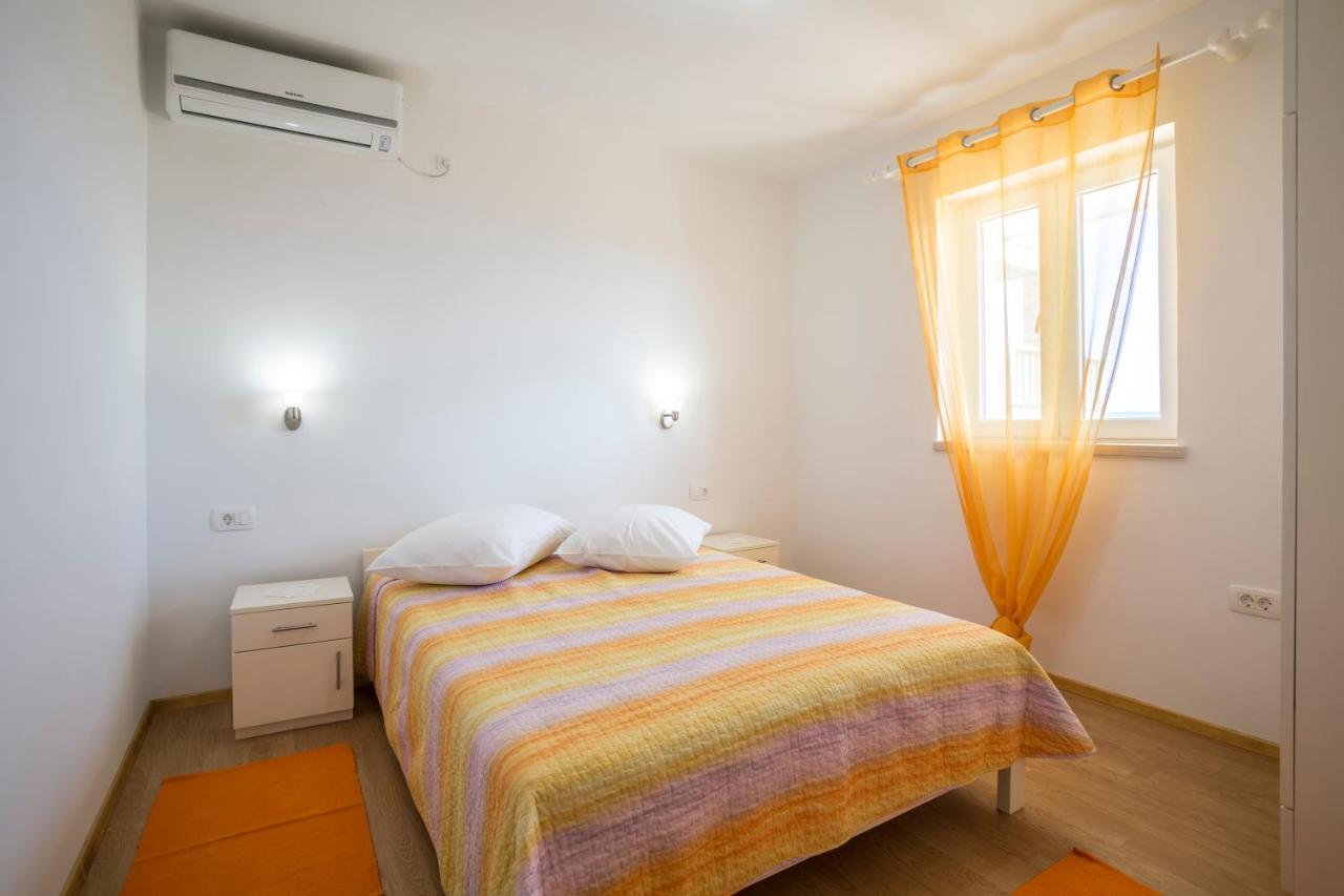 Apartmani Bezmalinovic โบล ภายนอก รูปภาพ