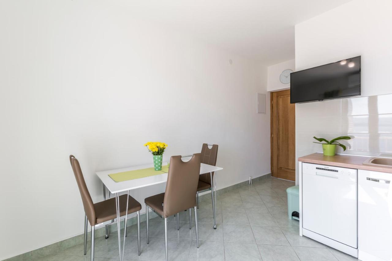 Apartmani Bezmalinovic โบล ภายนอก รูปภาพ