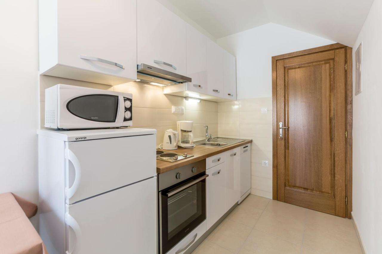 Apartmani Bezmalinovic โบล ภายนอก รูปภาพ
