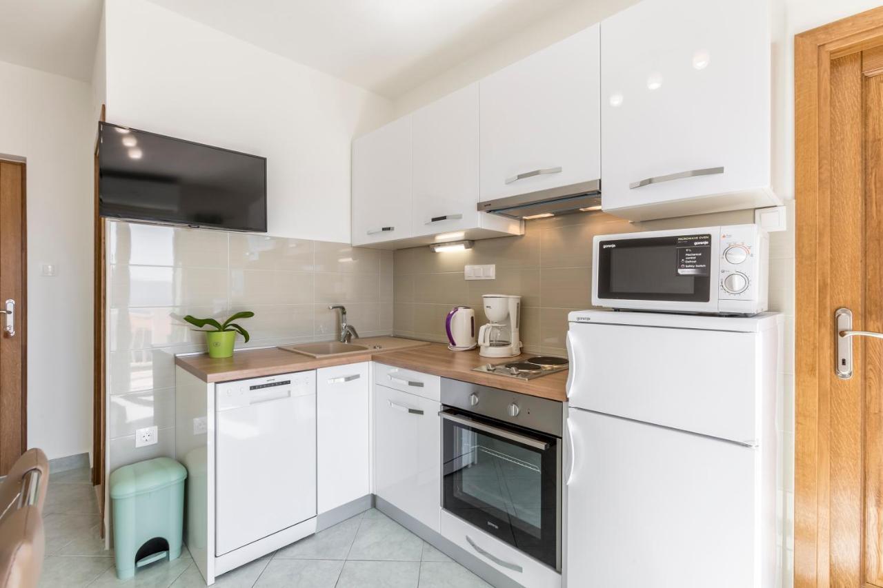 Apartmani Bezmalinovic โบล ภายนอก รูปภาพ