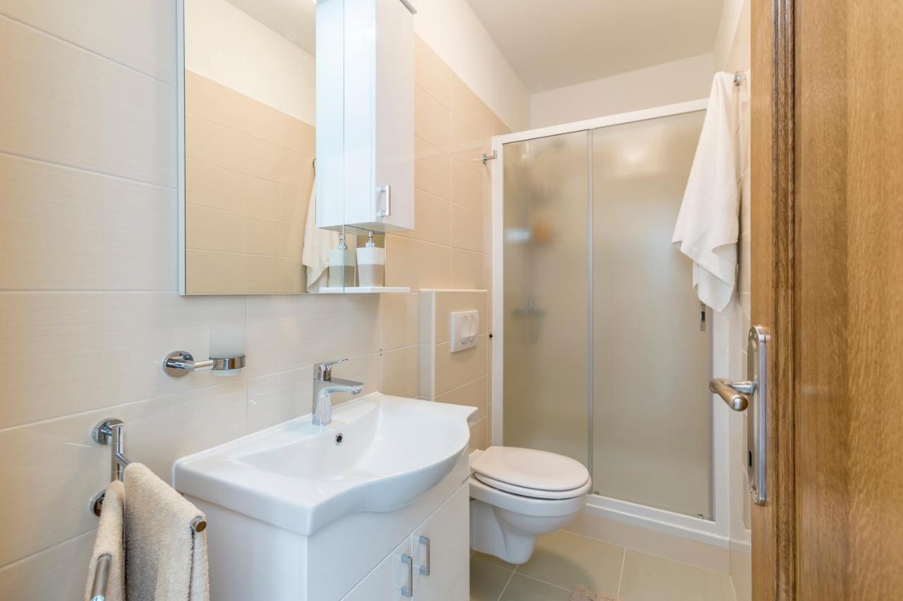 Apartmani Bezmalinovic โบล ภายนอก รูปภาพ