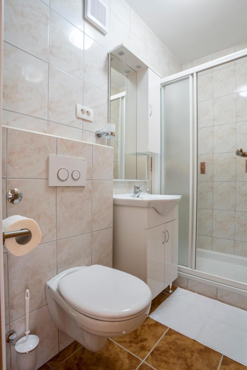 Apartmani Bezmalinovic โบล ภายนอก รูปภาพ