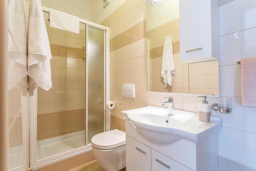 Apartmani Bezmalinovic โบล ภายนอก รูปภาพ