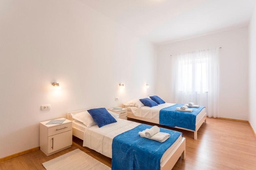 Apartmani Bezmalinovic โบล ภายนอก รูปภาพ