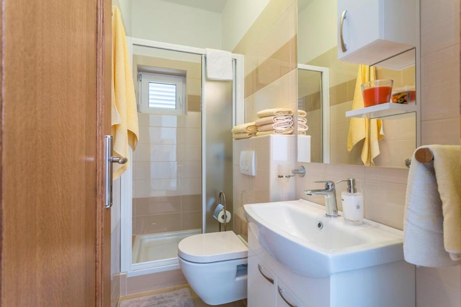 Apartmani Bezmalinovic โบล ภายนอก รูปภาพ
