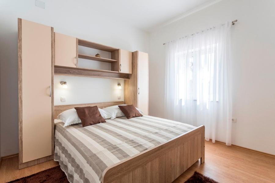 Apartmani Bezmalinovic โบล ภายนอก รูปภาพ